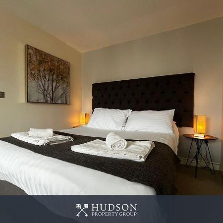 Central Townhouse With Parking Telford Esterno foto