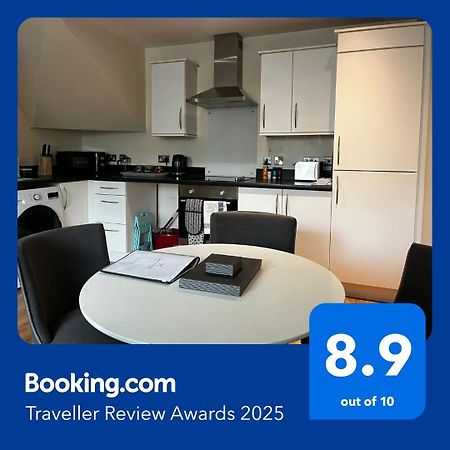 Central Townhouse With Parking Telford Esterno foto